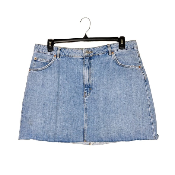 Topshop Dresses & Skirts - Topshop Moto Blue Light Wash Denim Zip Front Raw Hem Jean Mini Skirt Size 14